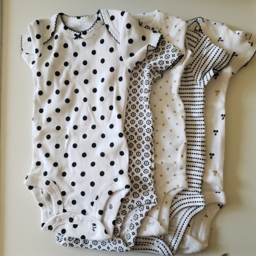 Carter's Simple Joys Newborn 0m Baby Body Suit All Black and White and Gold